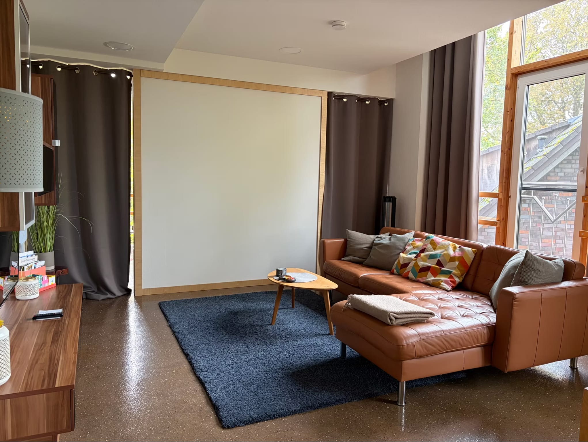 Ferienwohnung 1: wohnbereich mit blick auf den teich