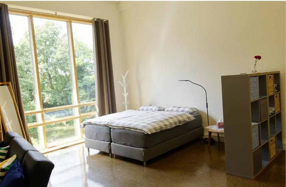 Ferienwohnung 4 · loft mit großer fensterfläche